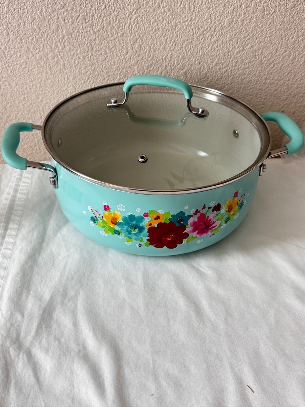 Turquoise Floral Covered Stockpot with Soft-Grip Handles